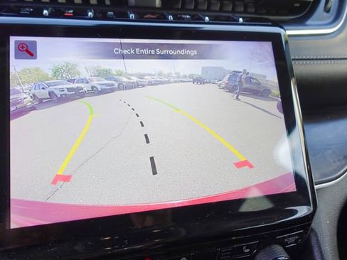 Used 2023 Jeep Grand Cherokee Limited image 17