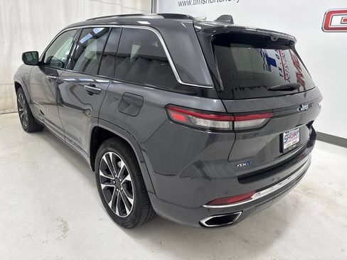 Used 2022 Jeep Grand Cherokee Overland w/ Luxury Tech Group IV AWD/4WD image 6