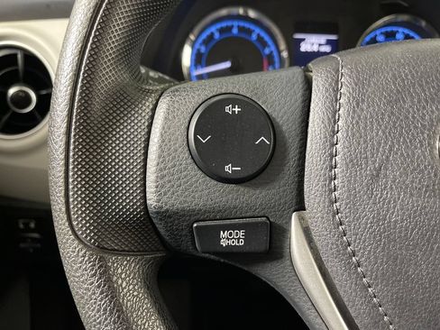Used 2017 Toyota Corolla LE w/ Carpet Mat Package (TMS) FWD image 28