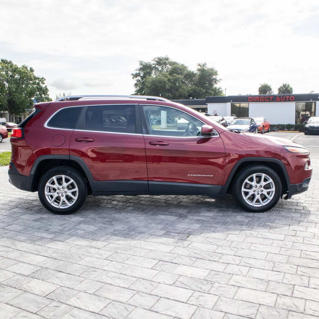 Used 2016 Jeep Cherokee Latitude FWD image 10