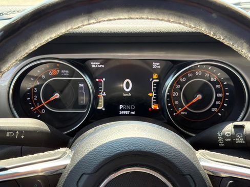 Used 2020 Jeep Wrangler Unlimited Sahara w/ Cold Weather Group AWD/4WD image 9
