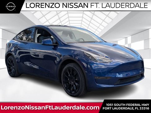 Used 2024 Tesla Model Y 2WD image 1