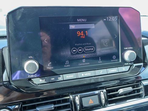 Used 2023 Nissan Pathfinder SV image 5