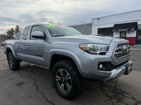 Used 2016 Toyota Tacoma TRD Sport w/ Premium & Technology Package image 14