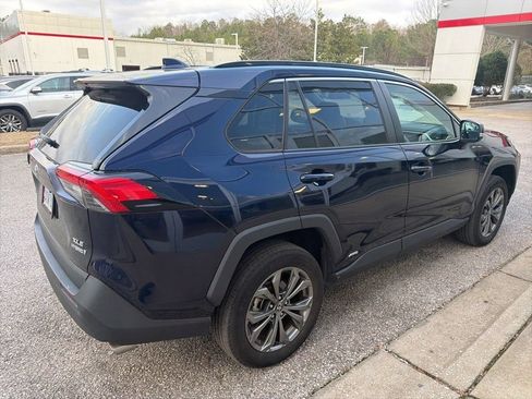Used 2022 Toyota RAV4 XLE Premium AWD/4WD image 3