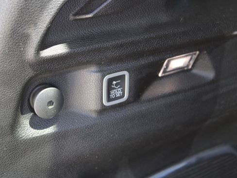 Used 2022 Jeep Grand Cherokee L Limited AWD/4WD image 9
