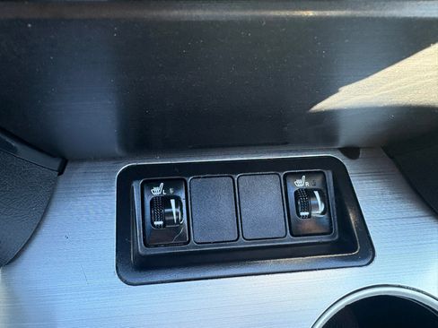 Used 2014 Toyota Camry SE image 19