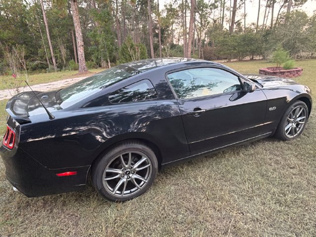 Used 2013 Ford Mustang GT Premium w/ Electronics Pkg RWD image 2