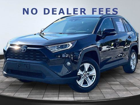 Used 2020 Toyota RAV4 XLE w/ XLE Grade Weather Package image 1