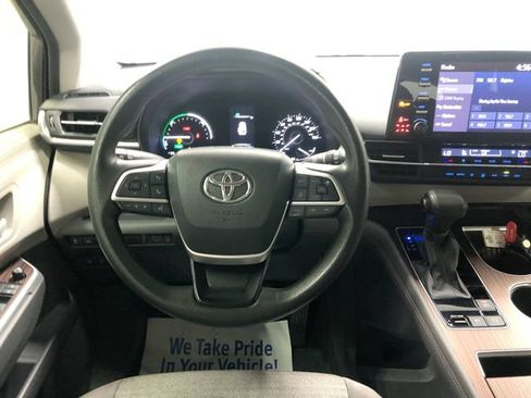 Used 2021 Toyota Sienna LE w/ LE Plus Package FWD image 15