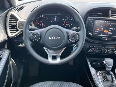Used 2022 Kia Soul LX w/ Technology Package FWD image 17