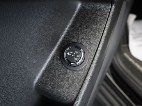 Used 2023 Chevrolet Traverse LT image 26