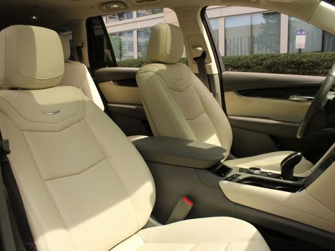 Used 2021 Cadillac XT6 Premium Luxury image 30