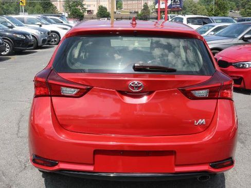 Used 2018 Toyota Corolla iM FWD image 6