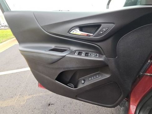 Used 2018 Chevrolet Equinox Premier FWD image 26