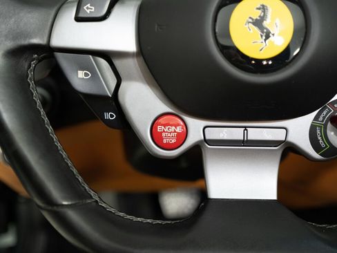 Used 2019 Ferrari Portofino RWD image 37