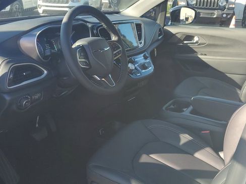 New 2026 Chrysler Pacifica Select image 19