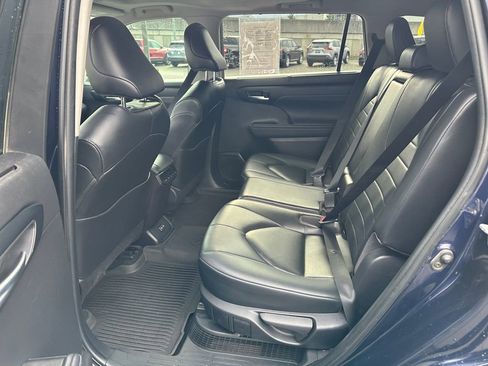 Certified 2023 Toyota Highlander XLE image 15