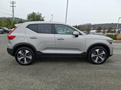 Certified 2025 Volvo XC40 B5 Plus image 7