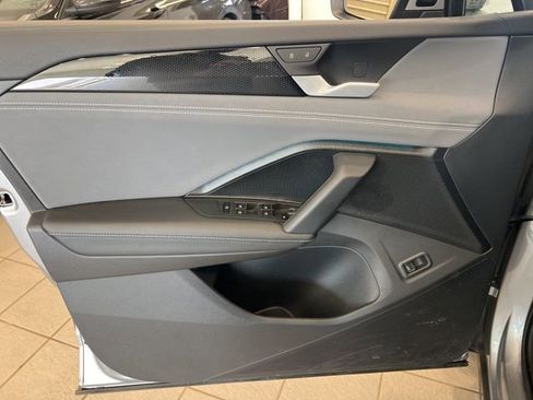 Certified 2025 Volkswagen Tiguan SE AWD/4WD image 12