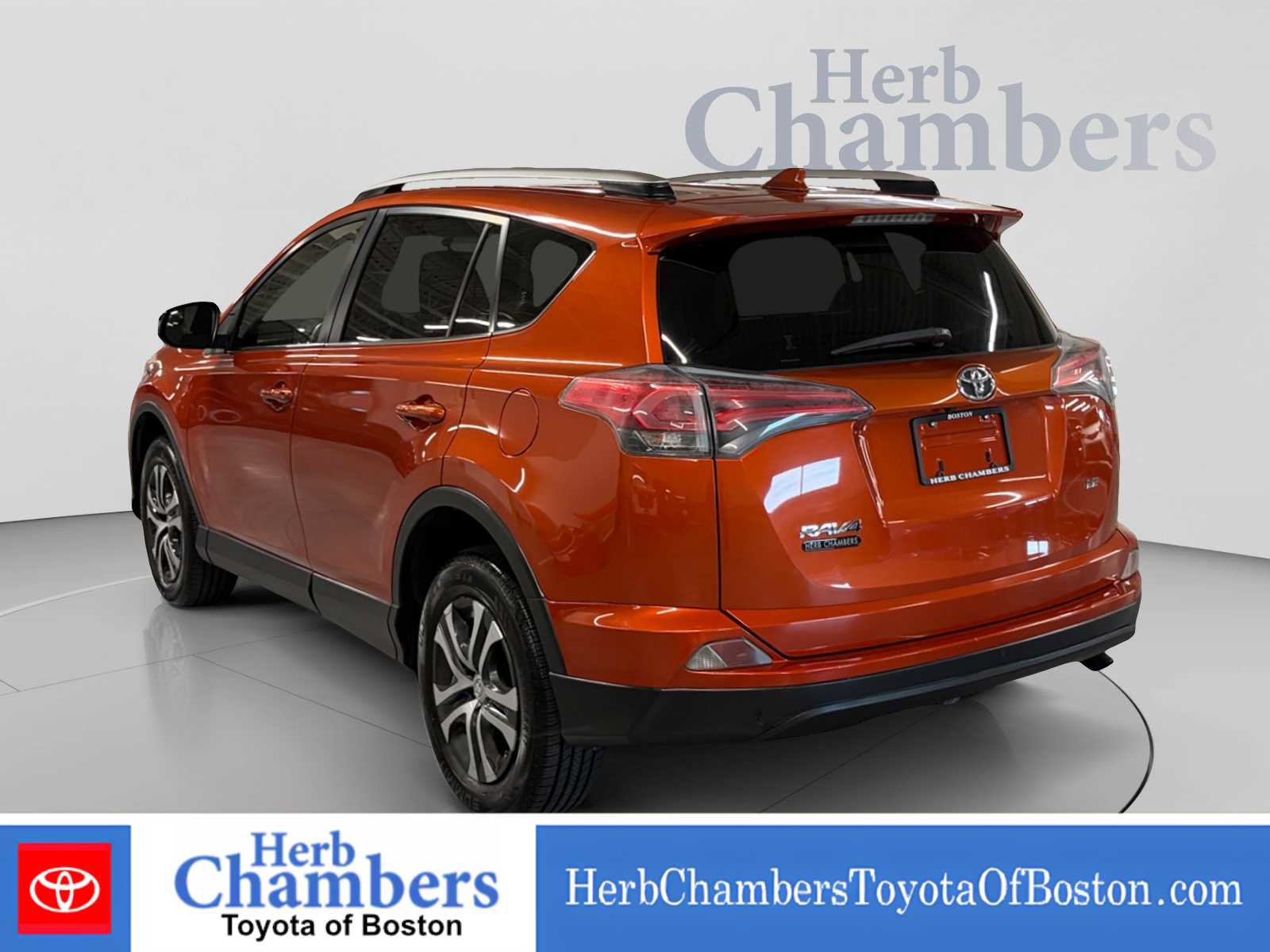 Used 2016 Toyota RAV4 LE FWD image 3
