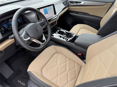 Certified 2025 Volkswagen Atlas Cross Sport SE image 9