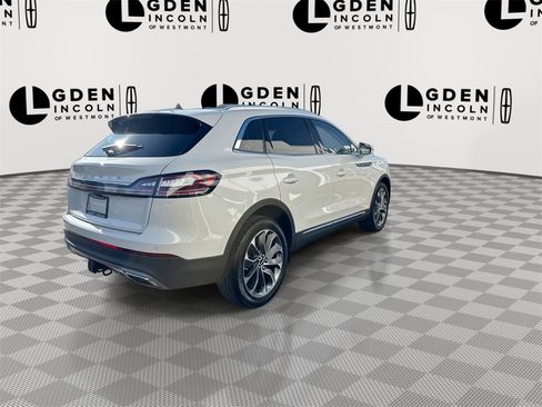 Certified 2022 Lincoln Nautilus Reserve image 8