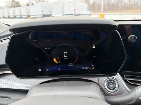 Used 2025 Chevrolet Trax ACTIV w/ Sunroof Package image 13