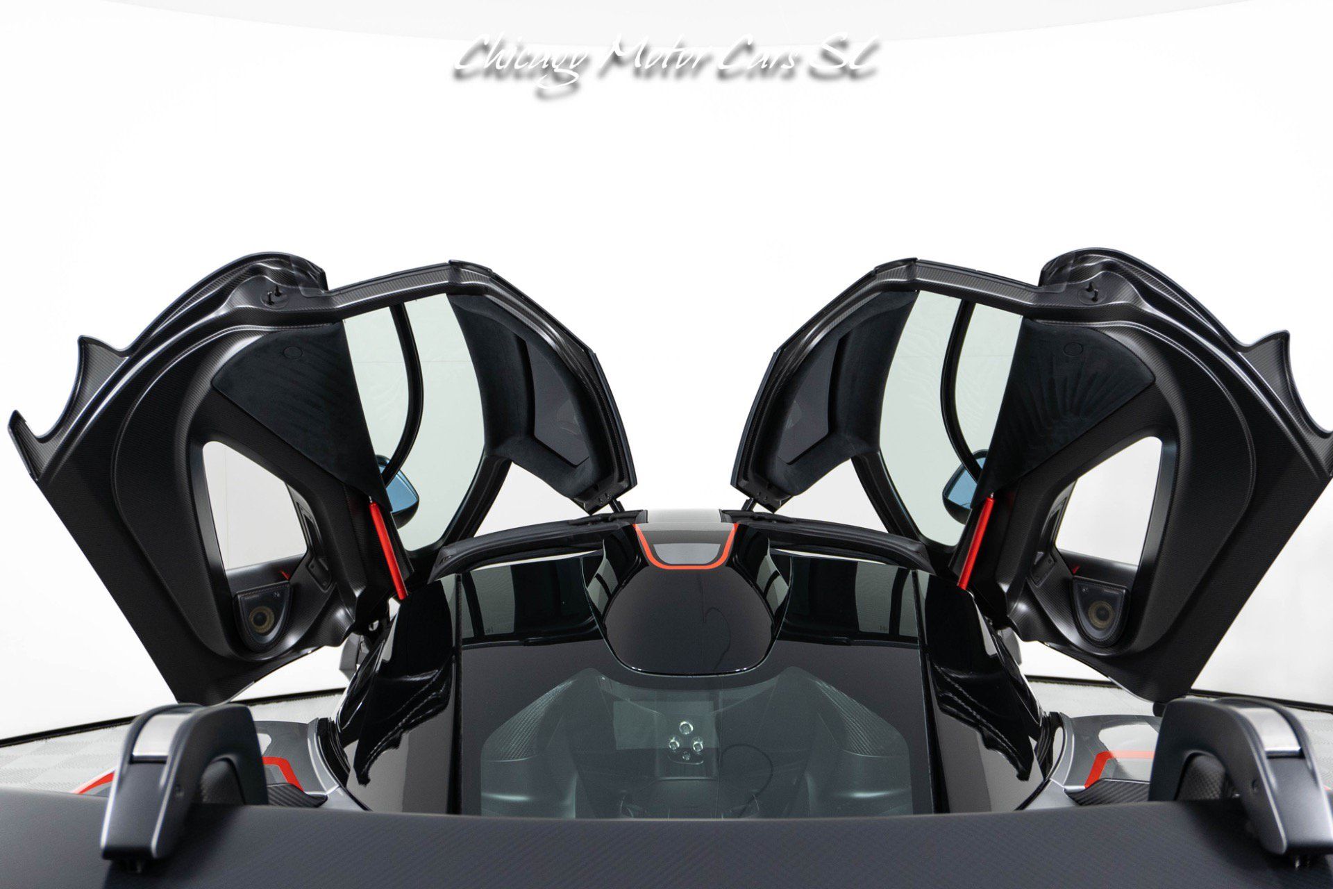 Used 2019 McLaren Senna RWD image 31
