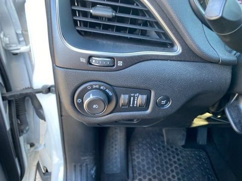 Used 2022 Jeep Cherokee Trailhawk w/ Technology Group B image 20