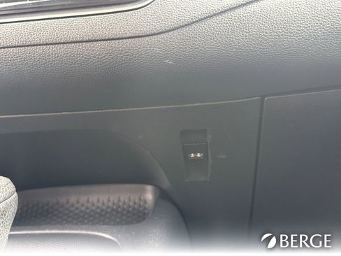 Used 2022 Toyota Corolla LE FWD image 29