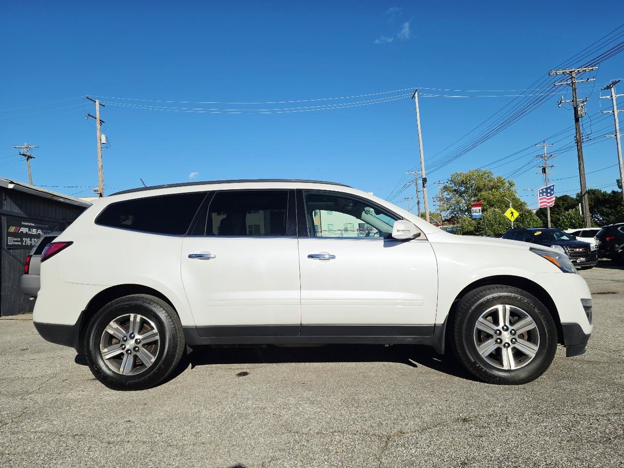 Used 2017 Chevrolet Traverse LT FWD image 4