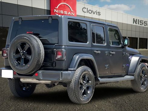 Used 2019 Jeep Wrangler Unlimited Sahara AWD/4WD image 3