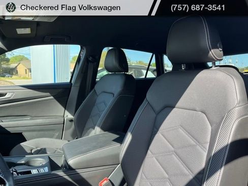 Used 2024 Volkswagen Atlas Cross Sport SE image 20