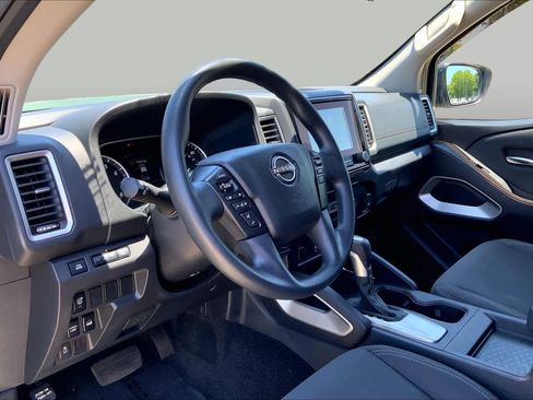 Used 2022 Nissan Frontier SV w/ Technology Package AWD/4WD image 17