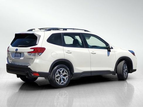 Used 2020 Subaru Forester Premium AWD/4WD image 4