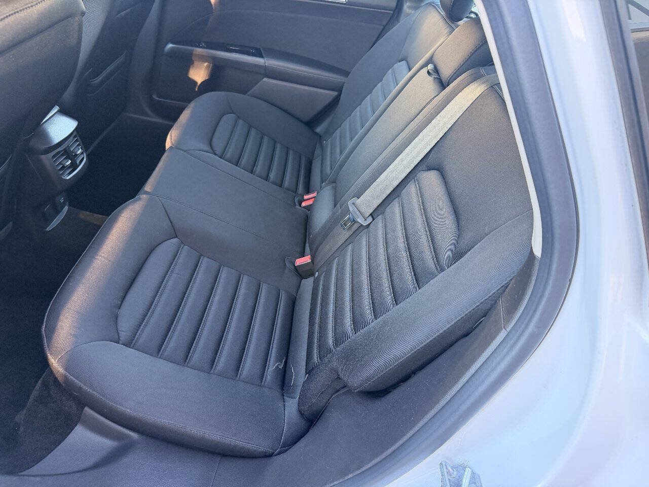 Used 2016 Ford Fusion SE FWD image 25