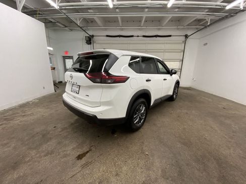 Used 2024 Nissan Rogue S AWD/4WD image 6