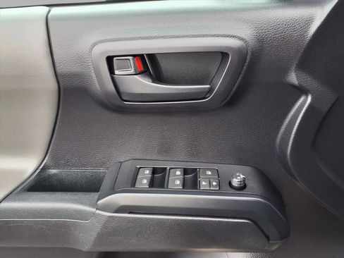 Used 2020 Toyota Tacoma SR image 18