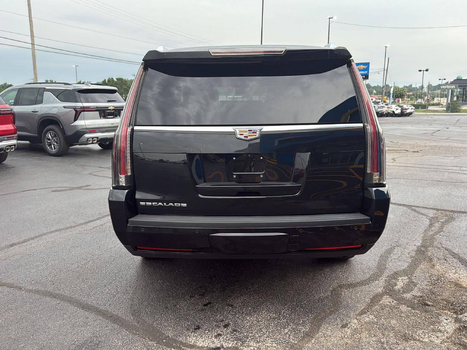 Used 2017 Cadillac Escalade ESV Platinum AWD/4WD image 4