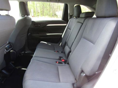 Used 2019 Toyota Highlander LE image 26