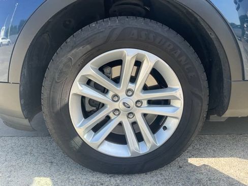 Used 2017 Ford Explorer XLT w/ Equipment Group 202A FWD image 19