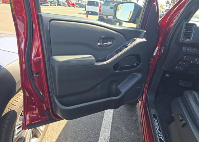 Used 2022 Nissan Frontier PRO-4X w/ Pro-4X Premium Package AWD/4WD image 11