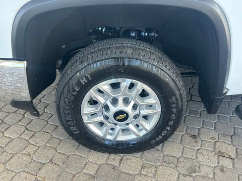 Used 2024 Chevrolet Silverado 2500 LT image 17