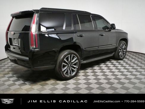 Used 2018 Cadillac Escalade Luxury AWD/4WD image 3
