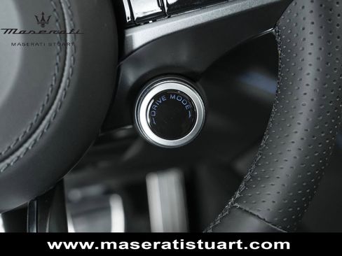 New 2025 Maserati Grecale Modena image 38