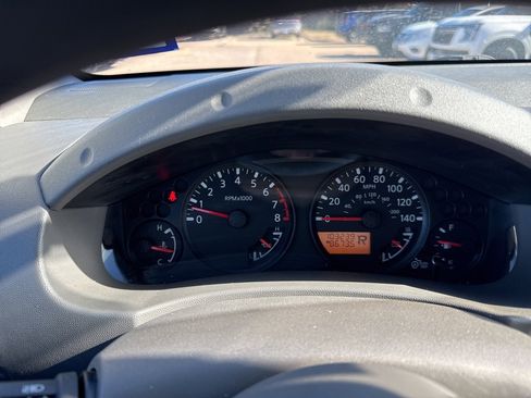 Used 2015 Nissan Frontier SV image 5