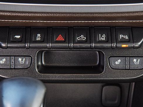 Used 2022 GMC Canyon Denali image 20