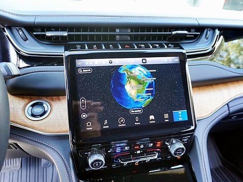 Certified 2024 Jeep Grand Cherokee Summit AWD/4WD image 27