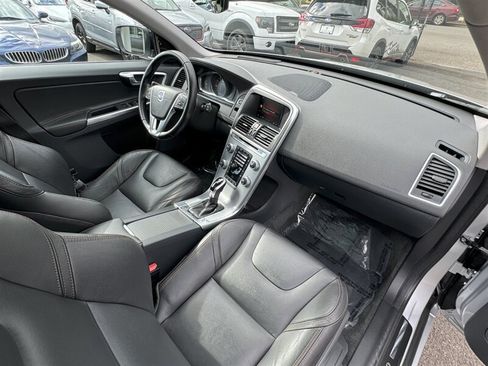 Used 2017 Volvo XC60 T6 Dynamic w/ Advanced Package AWD/4WD image 19